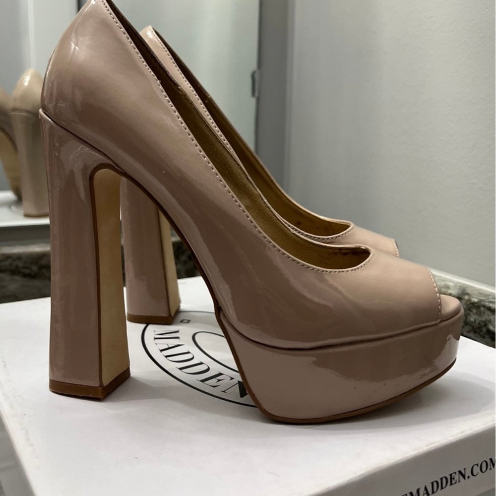 Steve Madden nude chunky heels. Size 7. Worn